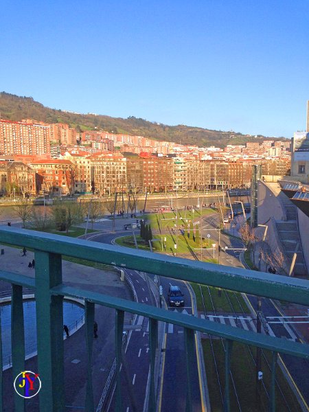 Bilbao et le Guggenheim 2.JPG - Bilbao et le Guggenheim. Avril 2015 (photo par iphone)