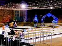 illuminations Frejus 16 12 22 8  Patinoire, place Docteur Calvini