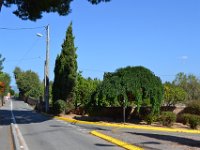 DSC 0006  Rue du Pauvadou, à droite, le parc, Clos de la Tour. 16 septembre 2012.