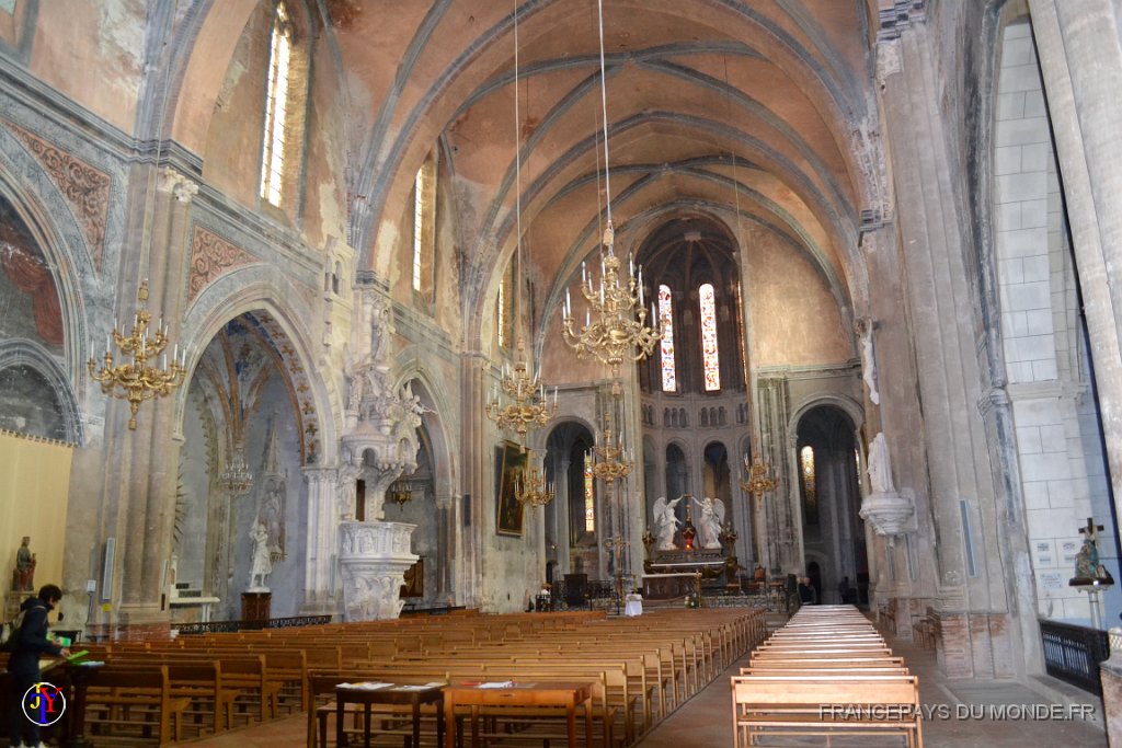 DSC 0114.JPG - Intérieur de l'Abbaye Saint Michel.