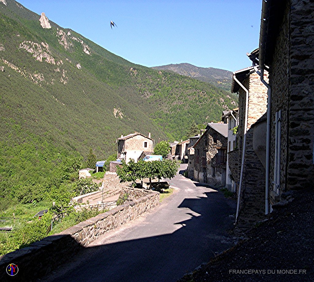 DSCN1876.JPG - Entrée du village.