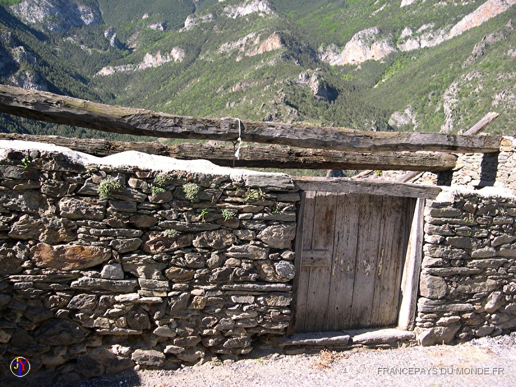 DSCN1890.JPG - Ruines d'une maison.