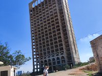 Oran - Carcasse des années 80 - Toujours en l'état - Construite sur terrain non constructible - Devait être un hôtel - On la voit de loin -  Dans 50 ans sera t 'elle encore là - 2023