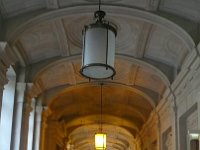 Intérieur du palais de justice de Paris. Alignement d'anciens poêles - 08 03  2013