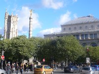 Place du Chatelet. La fontaine du Palmier, théâtre de la ville, Sarah Bernhardt  on voit aussi la tour St-Jacques. Le 10 novembre 2013