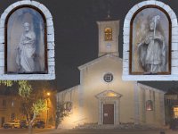 Eglise Sainte Anne avec Saints   62  - Porquerolles (Hyères) - 83 - L'église Sainte Anne. Saints se situant de chaque côté de l'entrée à l'extérieur