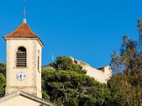 57  - Porquerolles (Hyères) - 83 - Le clocher de l'église Sainte Anne et le fort Sainte Agathe