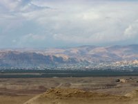 Jordanie - Béthanie (Al Maghtas) - Lieu du baptême de Jésus-Christ - En fond, la ville de Jéricho  et à la crête de la montagne, on aperçoit Jérusalem -20 novembre 2023