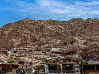 Jordanie - Petra - A gauche, le Tombeau de l'Urne, 20m de haut, transformé en église au 5e siècle - 22 novembre 2023