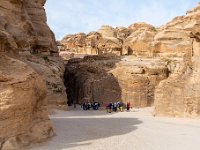 Jordanie - Petra - Le début du Siq d'une longueur de 2000m environ - Les parois peuvent atteindre 100m de hauteur -  22 novembre 2023