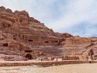 Jordanie - Petra - Théâtre  sculpté dans le flanc de la montagne au 1er siècle pouvait accueillir plus de 3000 spectateurs sur une trentaine de marches - 22 novembre 2023