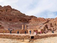 Jordanie - Petra - Théâtre  sculpté dans le flanc de la montagne au 1er siècle pouvait accueillir plus de 3000 spectateurs sur une trentaine de marches - 22 novembre 2023