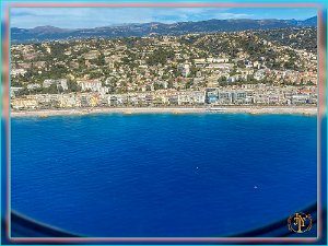 Atterrissage Nice 19 08 22 Les plages de la Promenade des Anglais 2 copie Atterrissage Nice 19 08 22 Les plages de la Promenade des Anglais