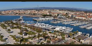 Panorama Saint Raphael 27 février 2015 1 Saint-Raphaël (83) - Nouveau port et Esplanade Bonaparte. Au fond, La plage principale de Fréjus.